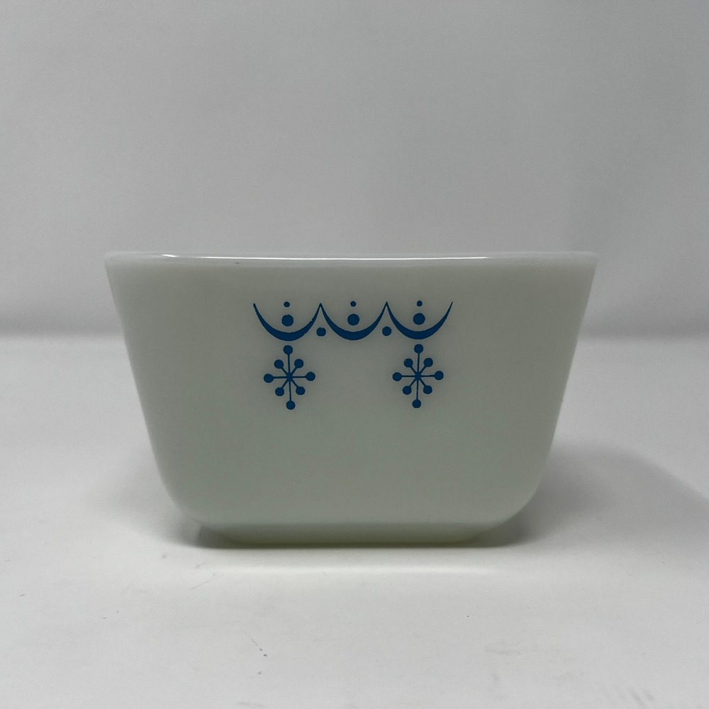 Vintage Pyrex Snowflake Garland Blue White 1.5 Cup Refrigerator Dish 501-B